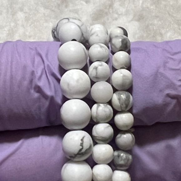 Lot of 3 White Gray Marble Graduated Bead Elastic Bracelet - Picture 5 of 7